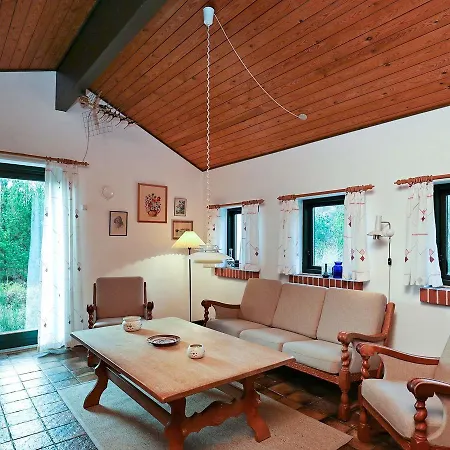 Semesterbostad Three-bedroom Holiday In Reksteren