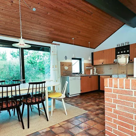 Three-bedroom Holiday In Reksteren Semesterbostad Ålbæk